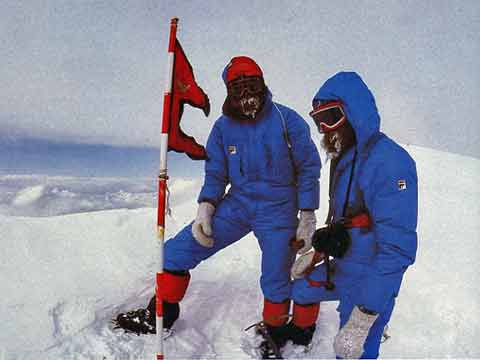
Reinhold Messner and Friedl Mutschlechner Next To Kangchenjunga Summit May 6, 1982 - Kangchenjunga Icewall - 3x8000 Mein grosses Himalaja-Jahr (Reinhold Messner) book
